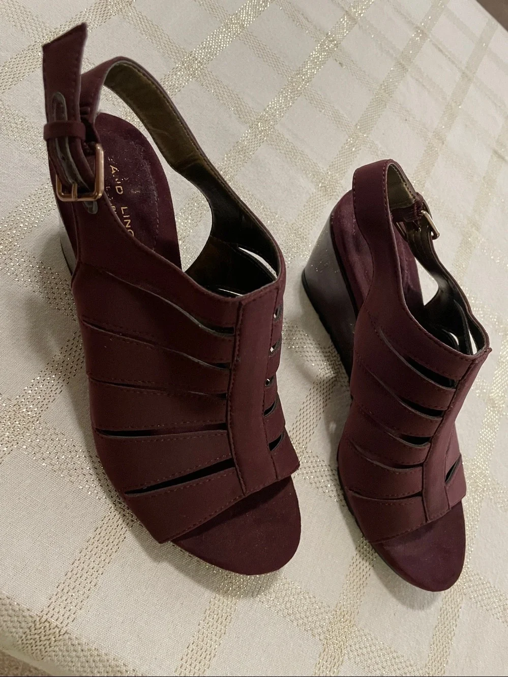 Bandolino wedge sandals, maroon fabric upper, 2 3/4” patent wedge, size 7